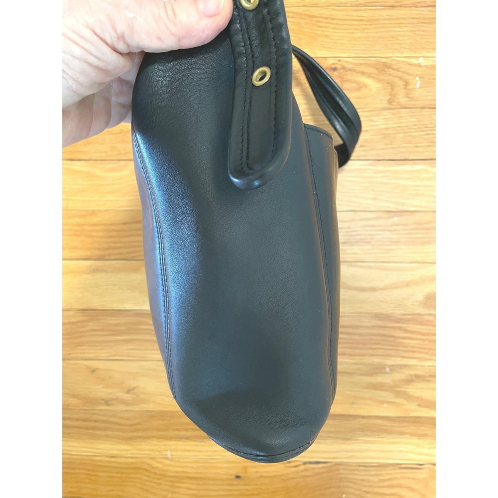 Vintage Coach Slim Duffle Crossbody Bag Black Leather Brass Hardware 9816 EUC - Picture 8 of 12